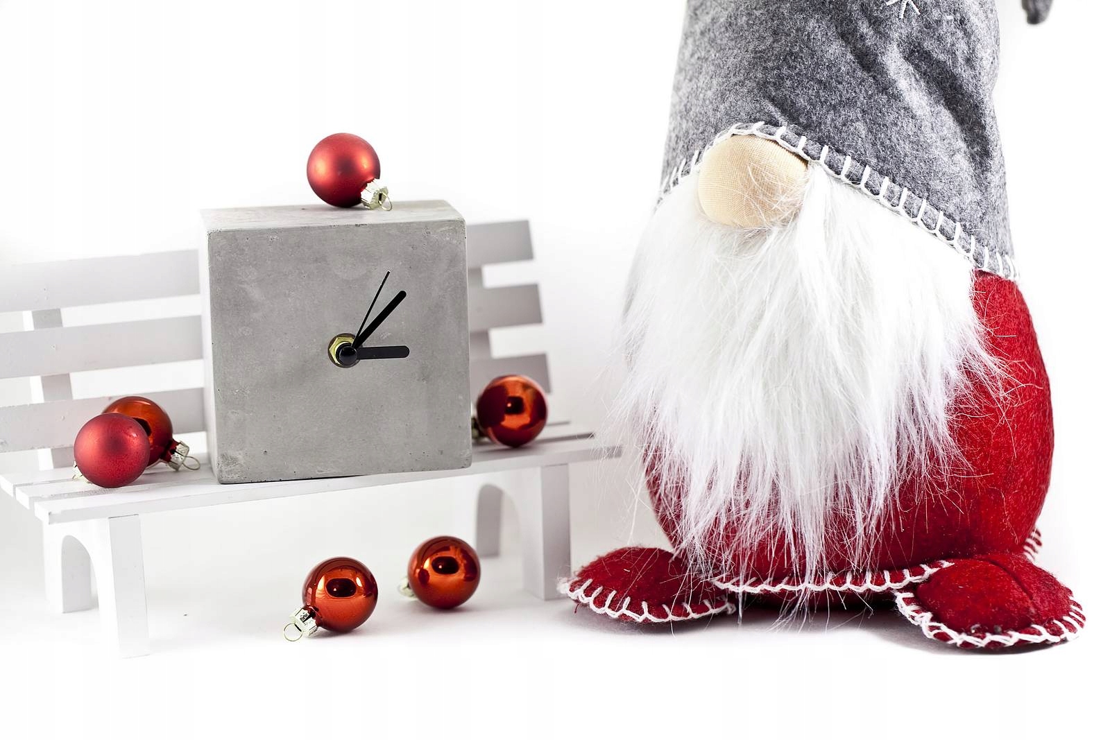 Biurowy zegarek betonowy - idealny na prezent Materiał dominujący beton