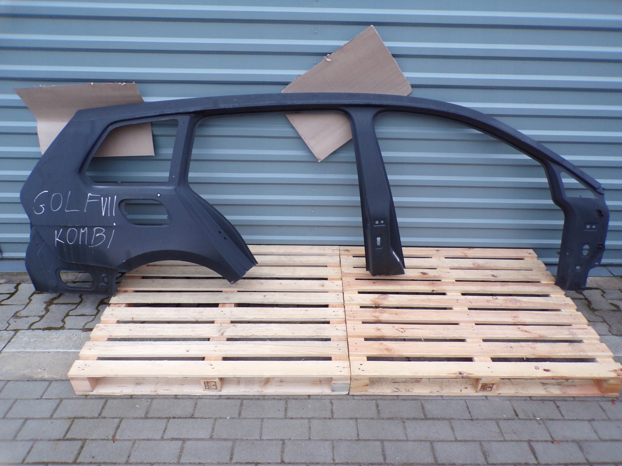 POSZYCIE BOCZNE PRAWE SLUPEK PROG GOLF VII KOMBI