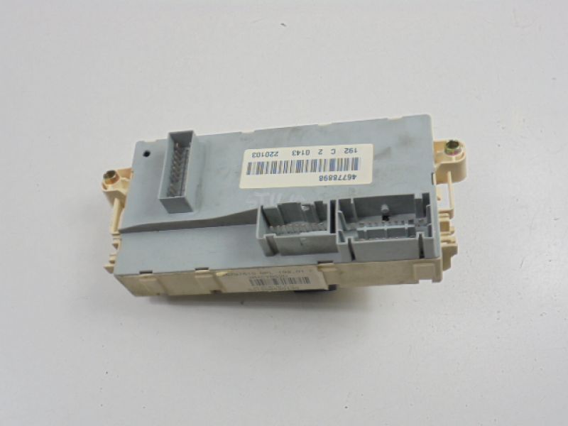 FIAT STILO 192 SKRZYNKA BEZPIECZNIKÓW 46797610 Numer katalogowy części 46797610