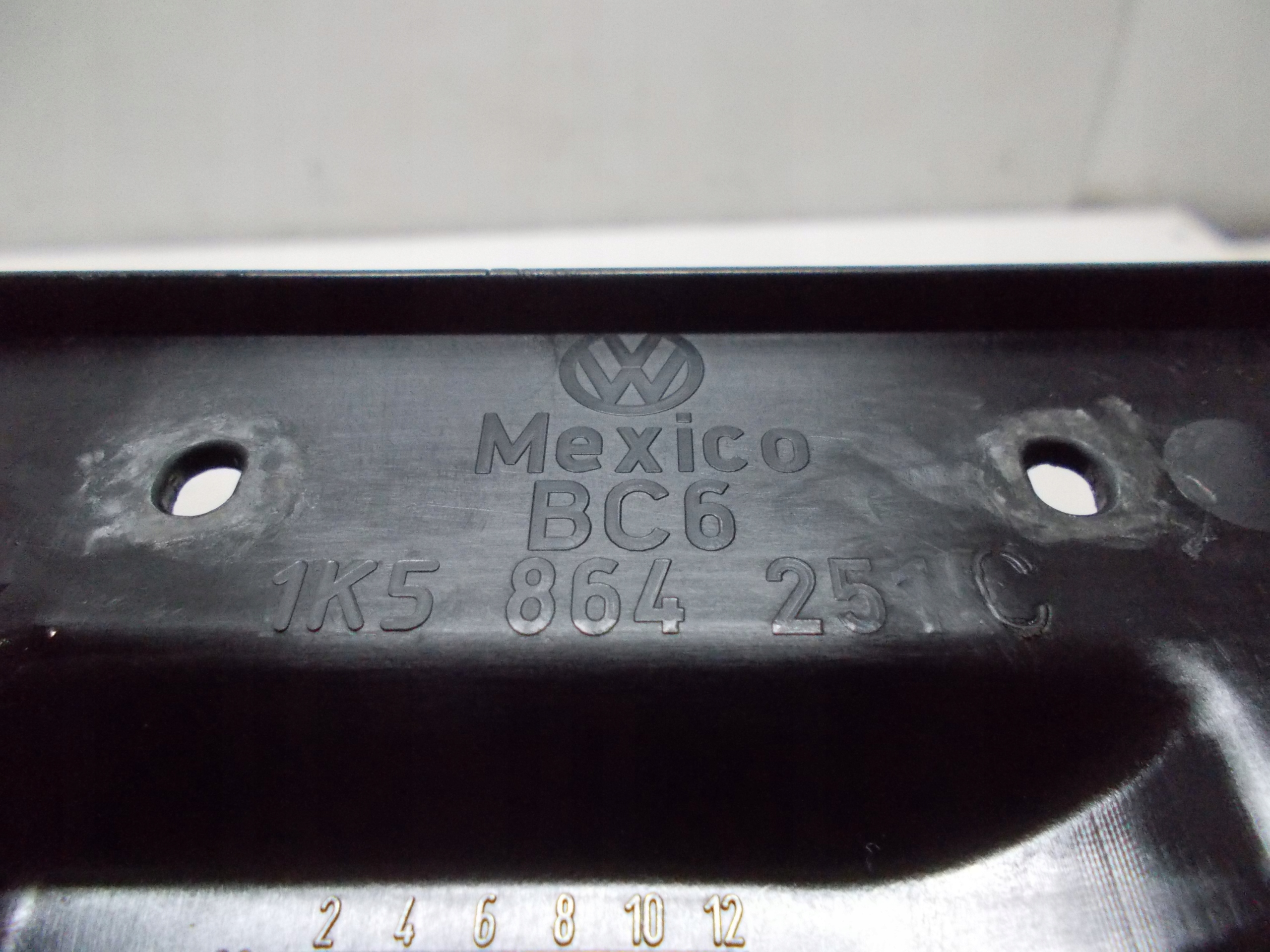 VW GOLF V KOMBI 2.0 TDI 09R bracciolo 1K5864251C