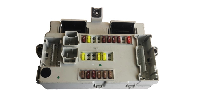 FIAT 500L MODUL BCM 330I.03 51953894 Y503441030109