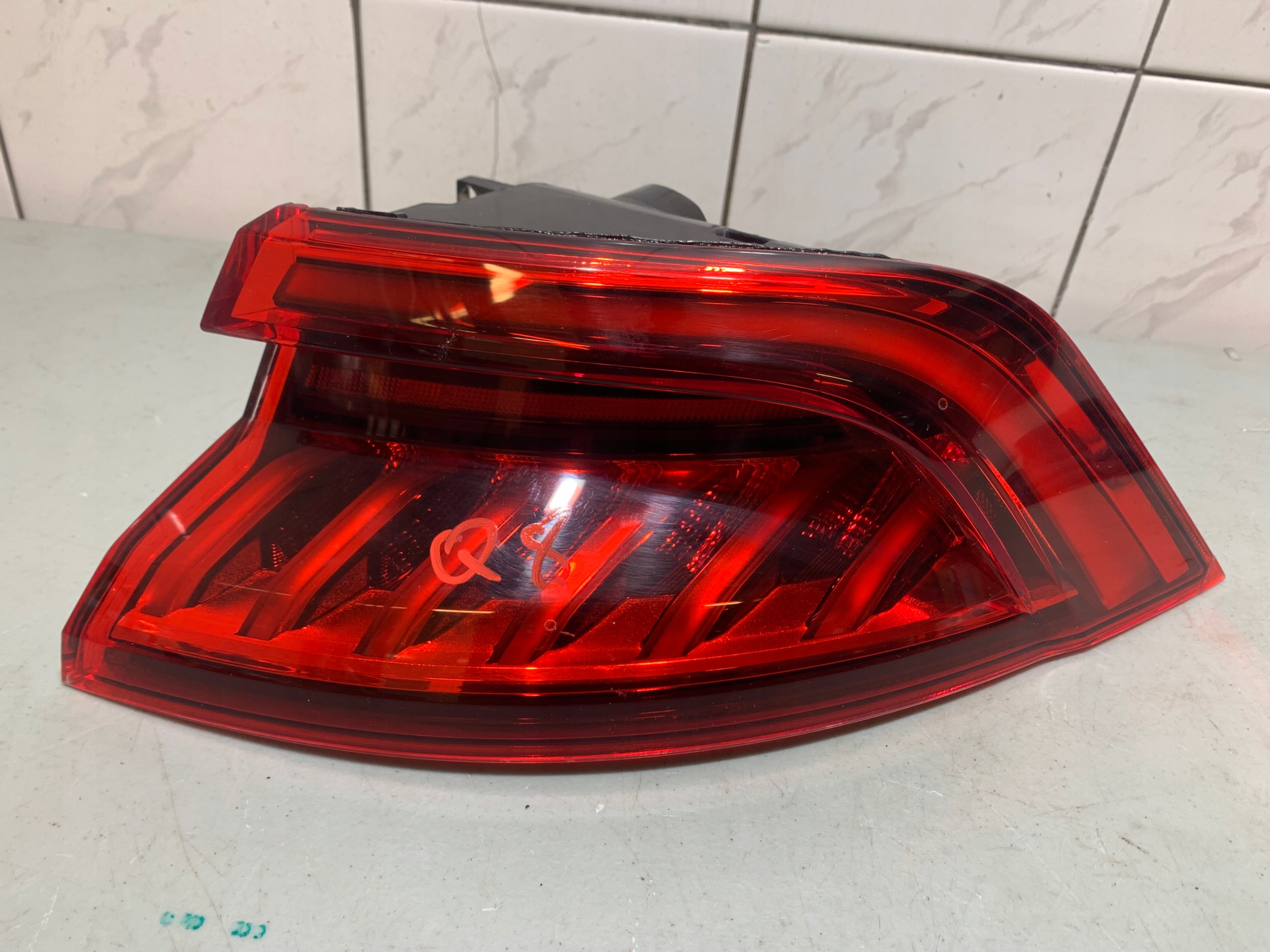 Audi Q8 Rückleuchte 4M8945070 Rearlamp - Thumbnail 1