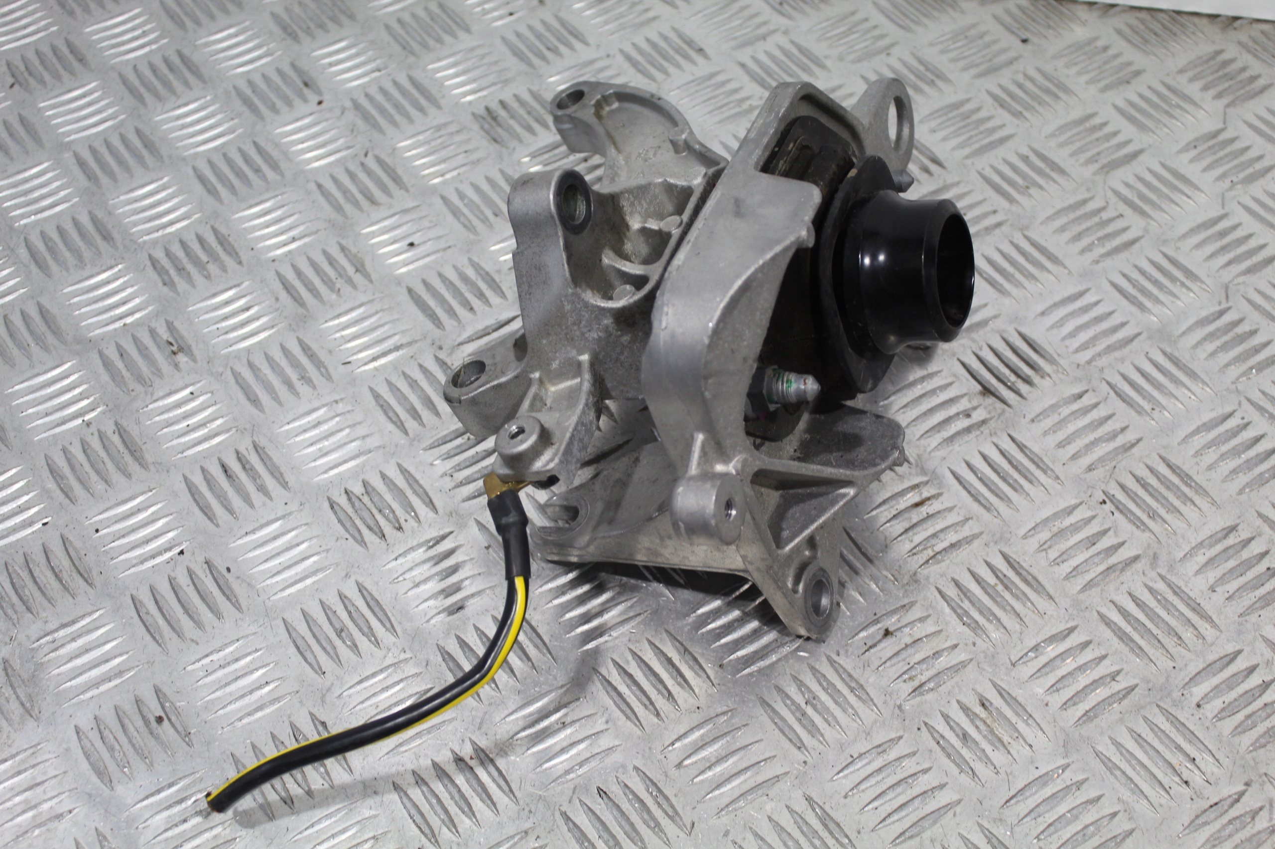 holder engine mount QASHQAI II J11 LIFT