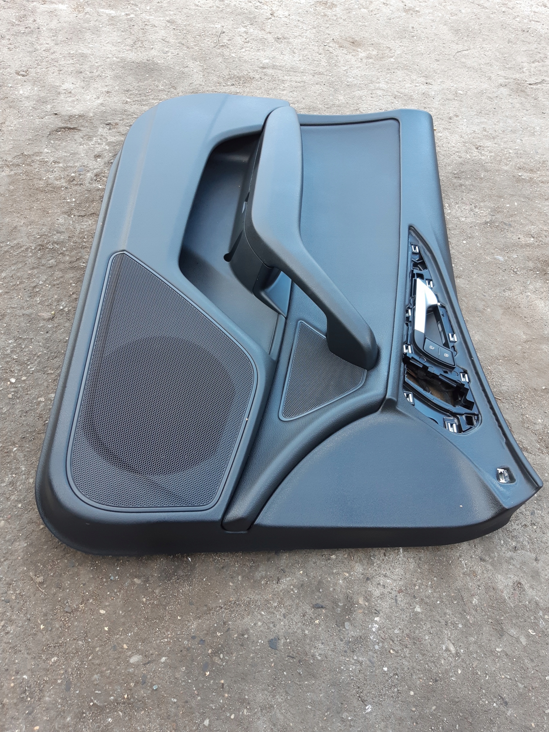 AUDI A6 C7 LIFT side door upholstery left front 4G1867105
