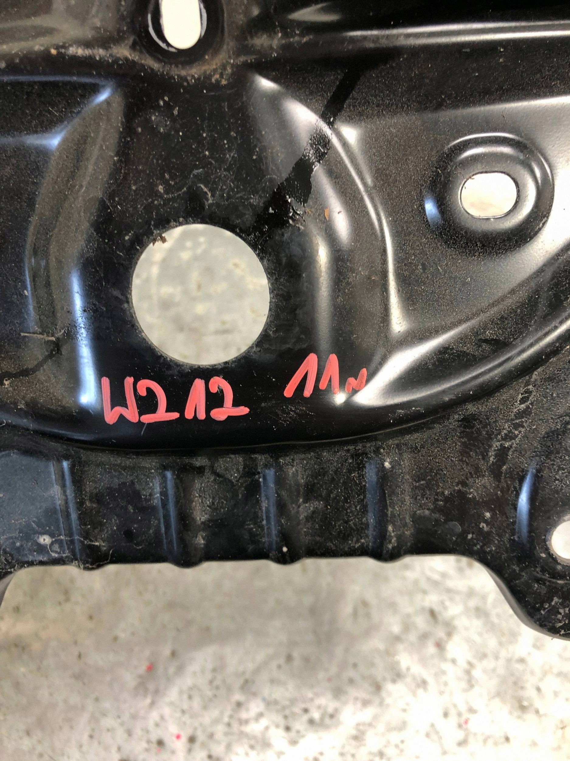 držák akumulátoru MERCEDES W212 A2126200018