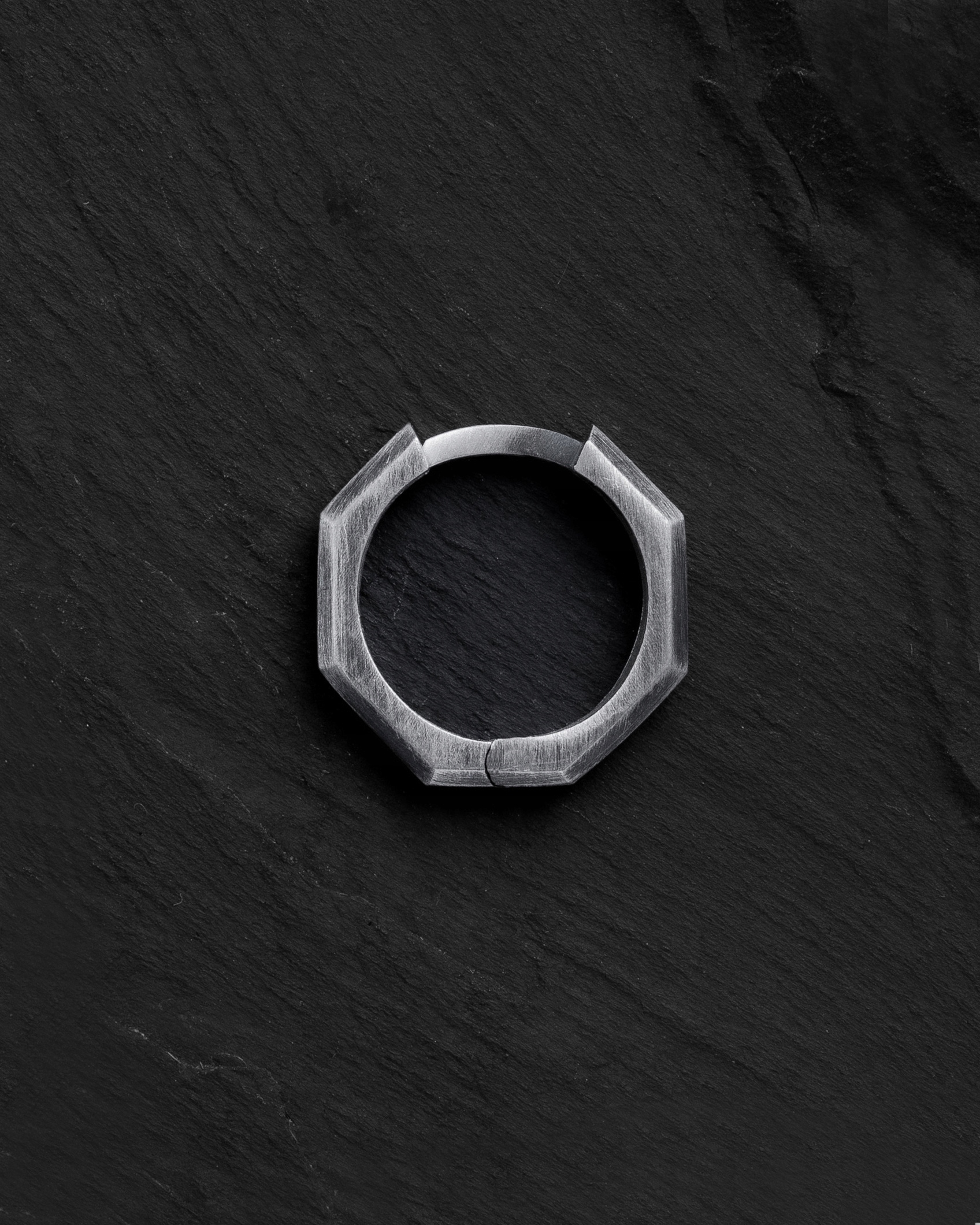 Stříbrná náušnice Brutal