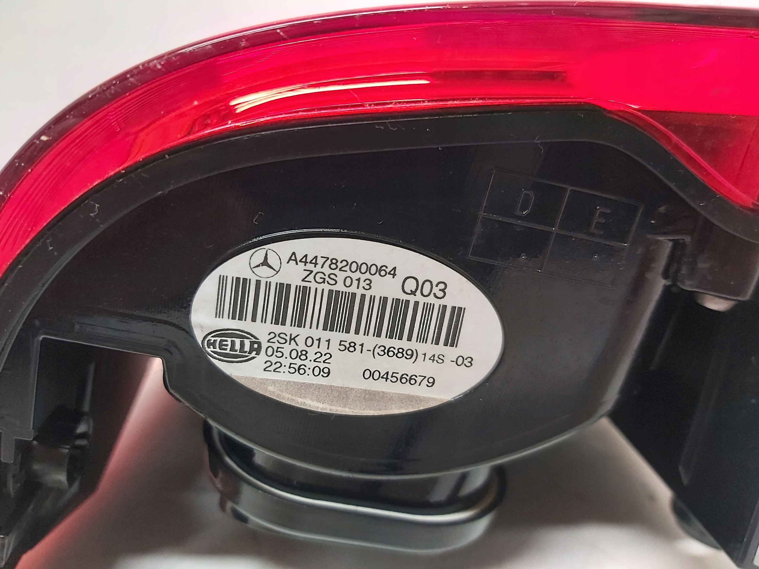 LAMPA TYŁ LEWA MERCEDES VITO W447 A4478200064 Strona zabudowy lewa