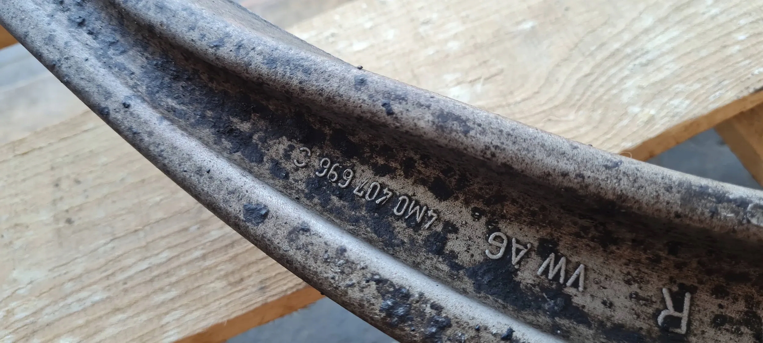 Q7 4M II arm right front front BANAN 4M0407696C