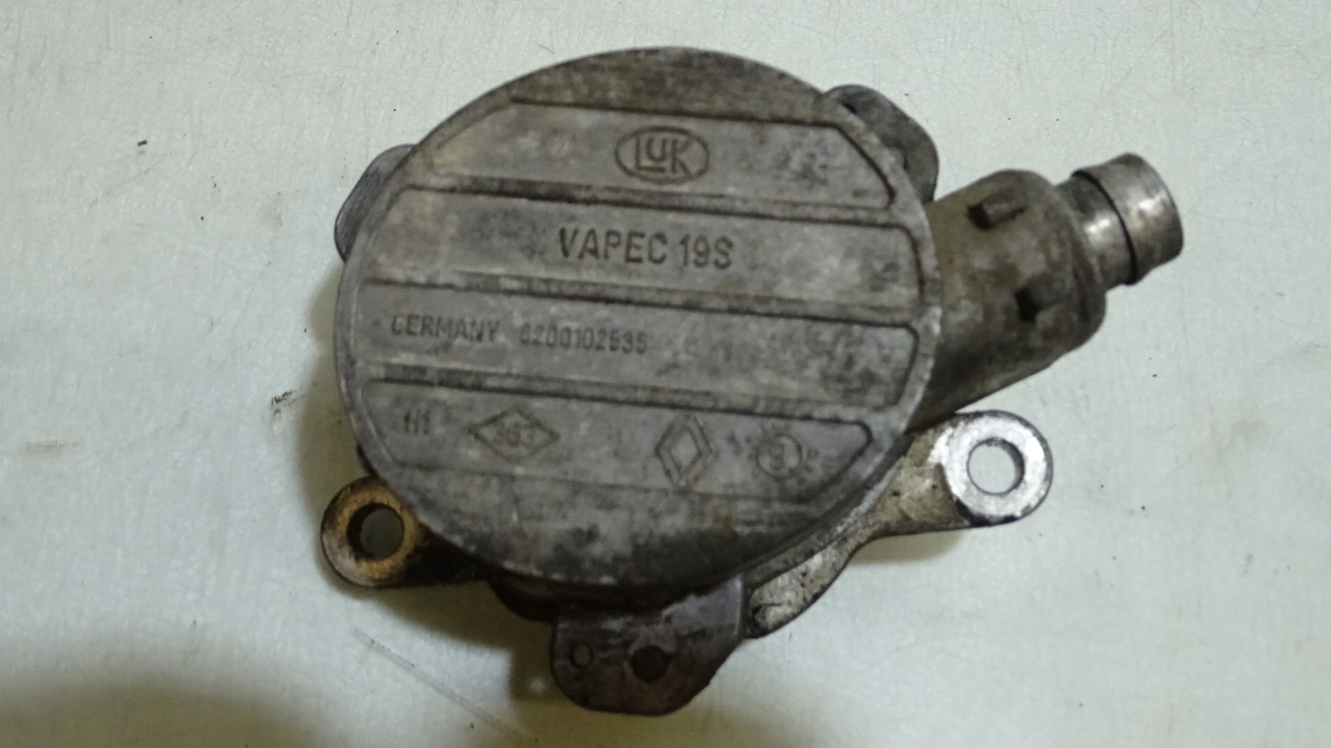 насос вакум opel Vivaro I 2.5 8200102535
