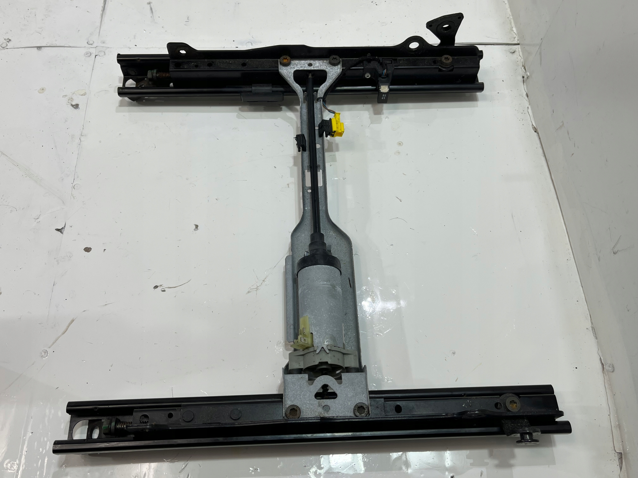 PO-11907-01 - ДВИГАТЕЛЬ РЕЛЬСА ЛЕВОГО СИДЕНЬЯ PANAMERA 970 В СБОРЕ