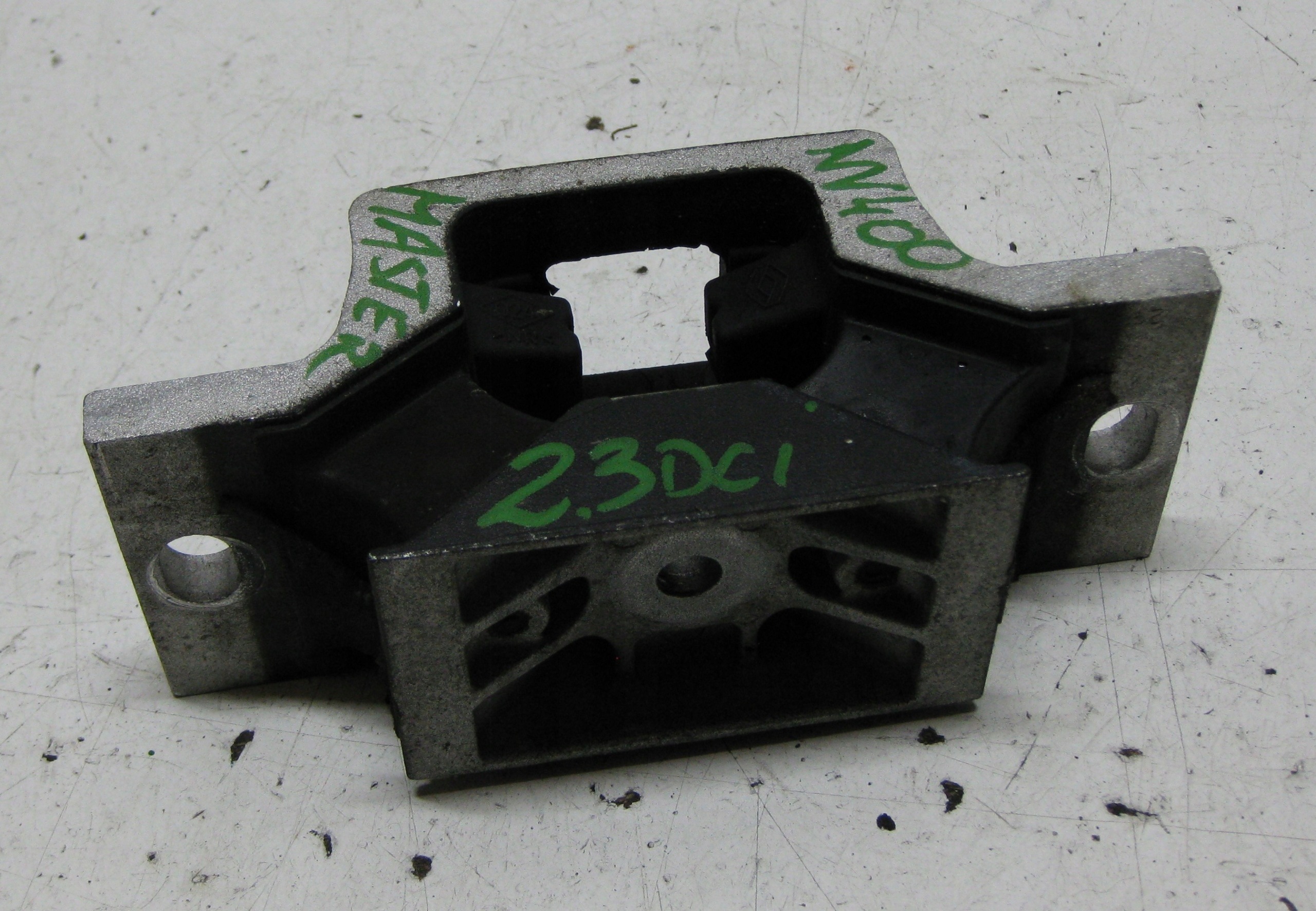 RENAULT MASTER III LIFT engine mount 8200676857