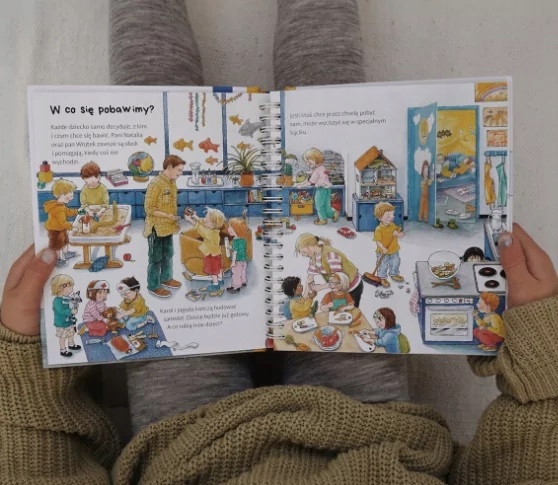 W MOIM PRZEDSZKOLU KSIĄŻKA Z OKIENKAMI WYDAWNICTWO SAM Wydawnictwo inne