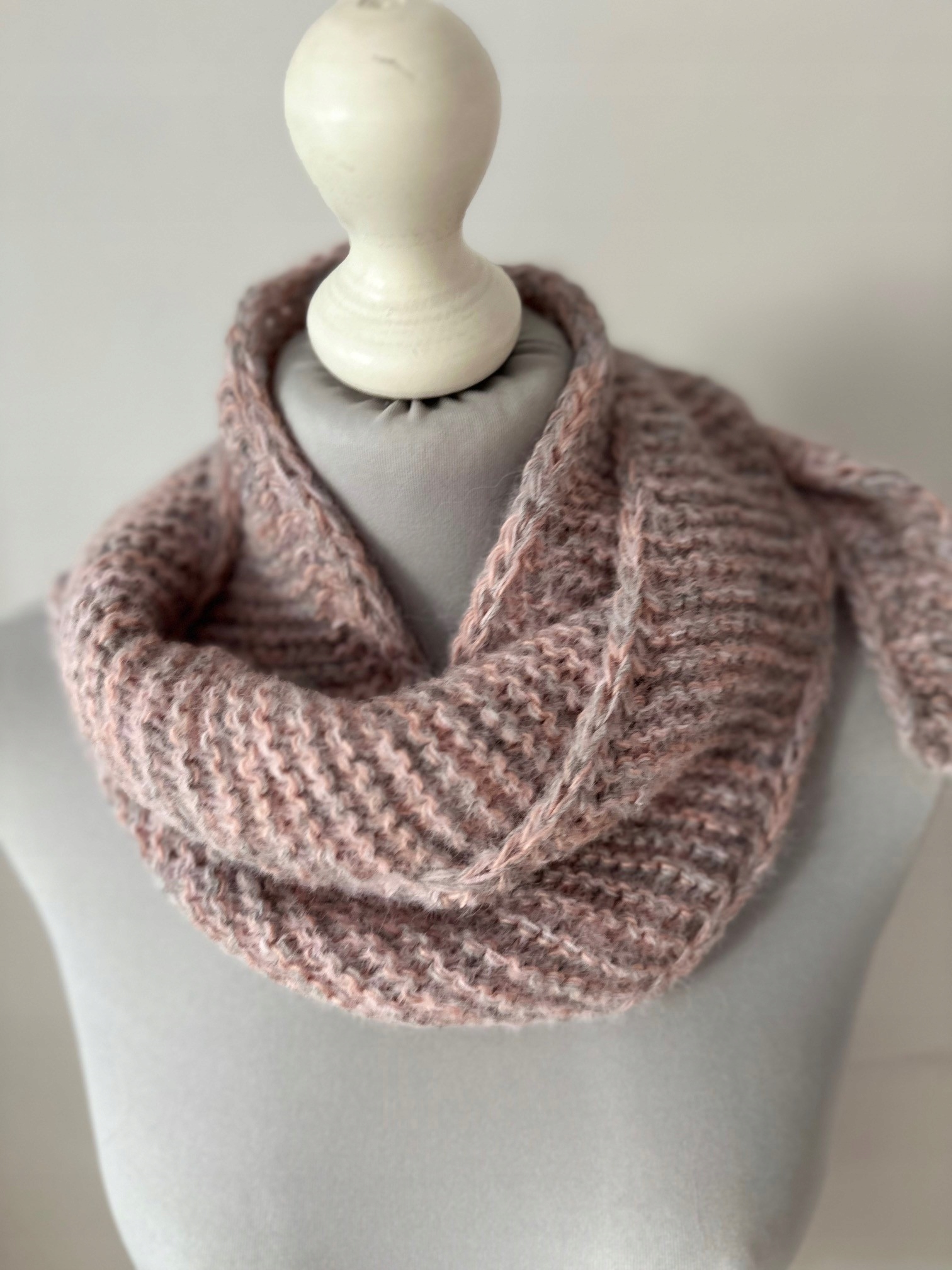 Šátek Baktus melír šedo-růžový handmade