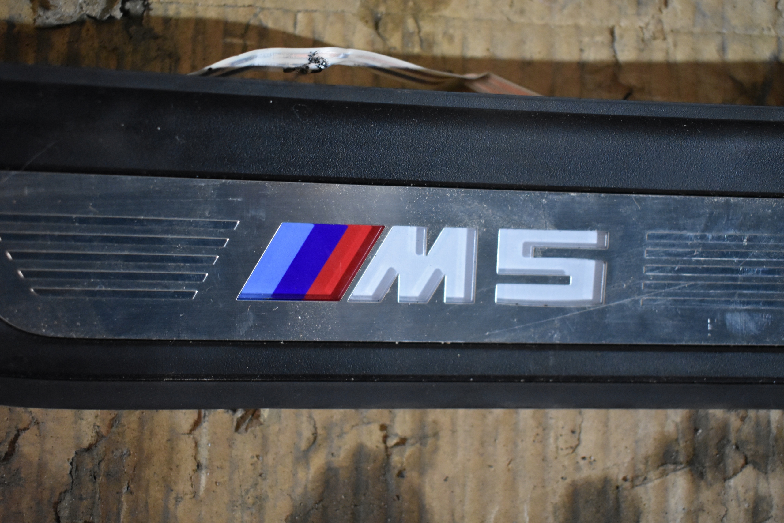 IDEALNE mouldings caps threshold LED BMW F90 M5 1