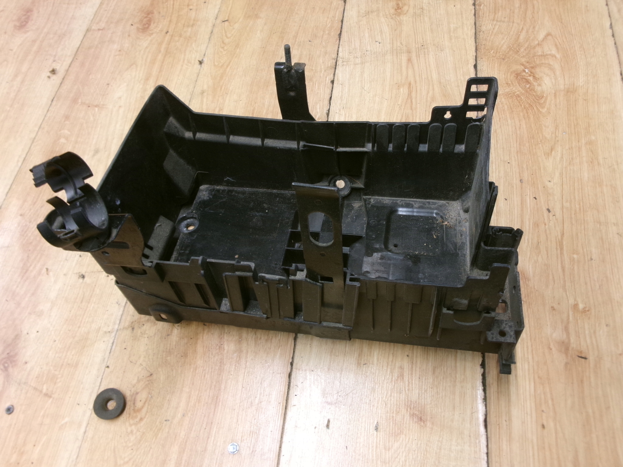 OPEL ASTRA IV J PODSTAWA AKUMULATORA