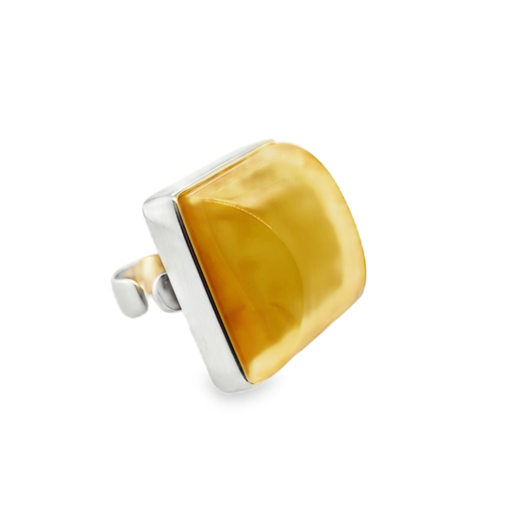 Velký prstýnek s klasickým mléčným jantarem Velikost 20 Film