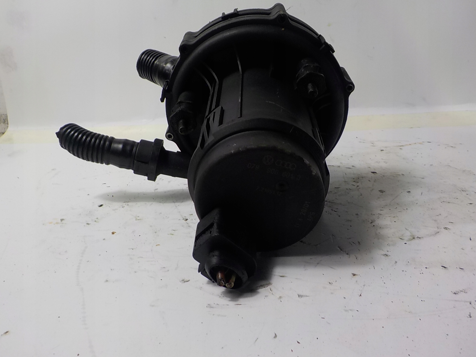 AUDI A4 B5 POMPA POWIETRZA WTÓRNEGO 078906601D Typ silnika Benzyna