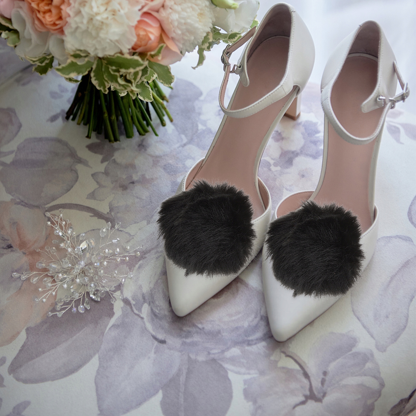 1 para klipsów do butów z pomponem Zdejmowane Kolor dominujący czarny