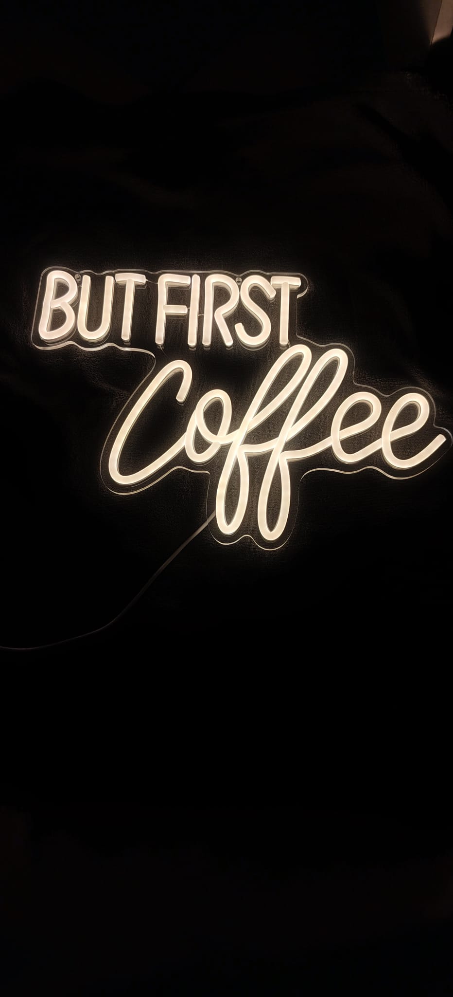Neon LED „BUT FIRST COFFEE ”– biały napis, dekoracja ścienna