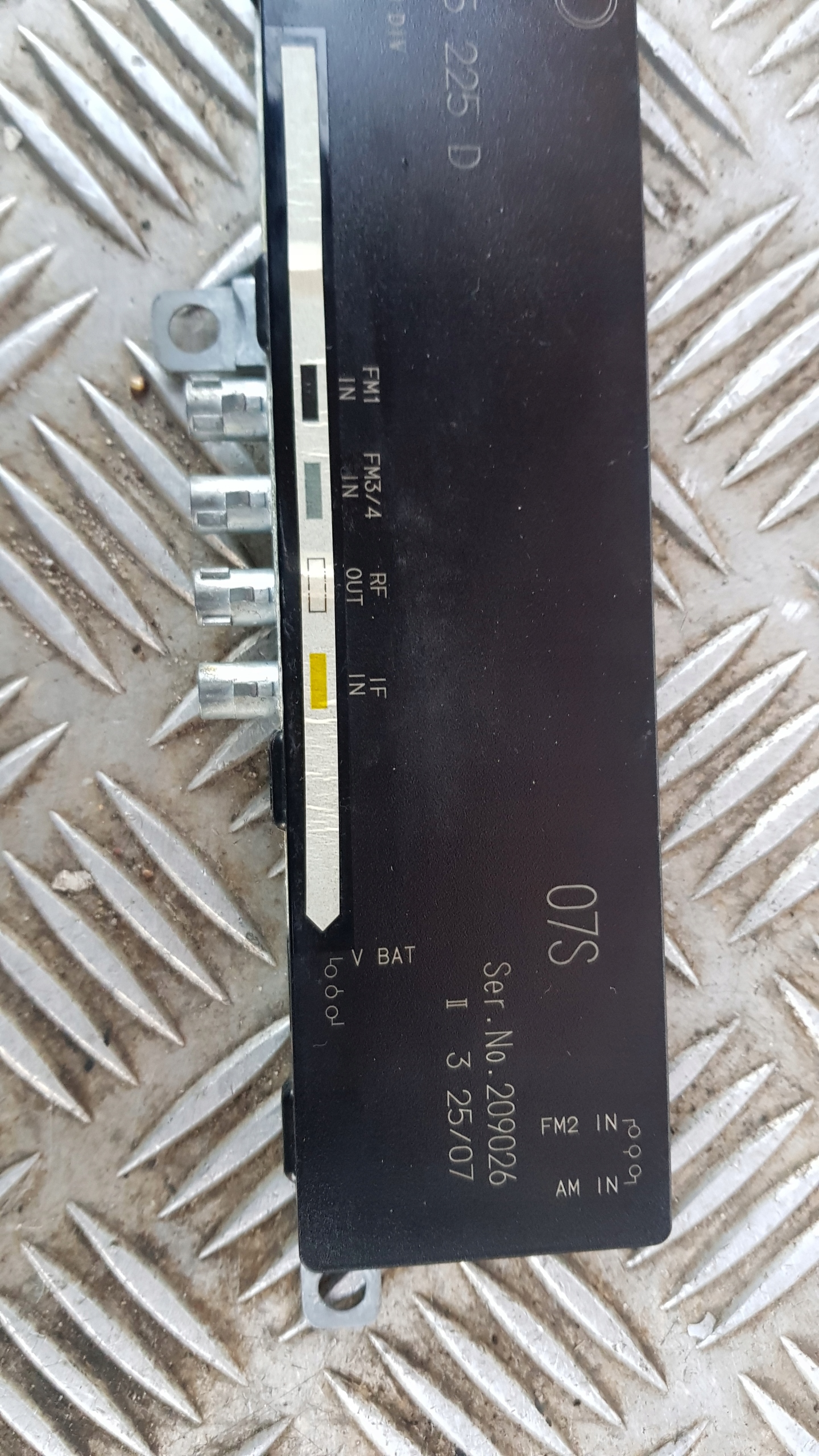 AUDI A6 C6 4F antenna amplifier 4F9035225D