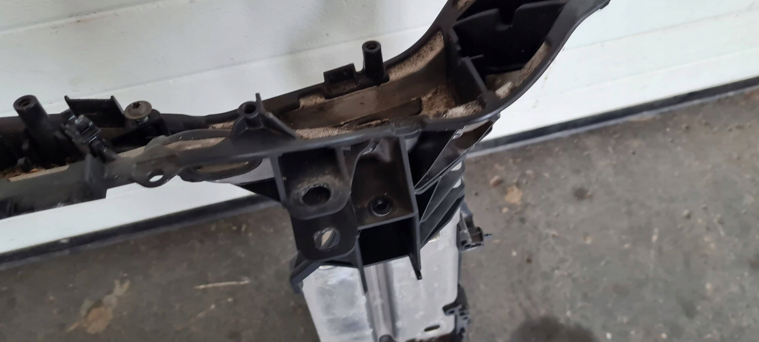 A6 C8 4K příčka železná stěna chladičů 4K0805594