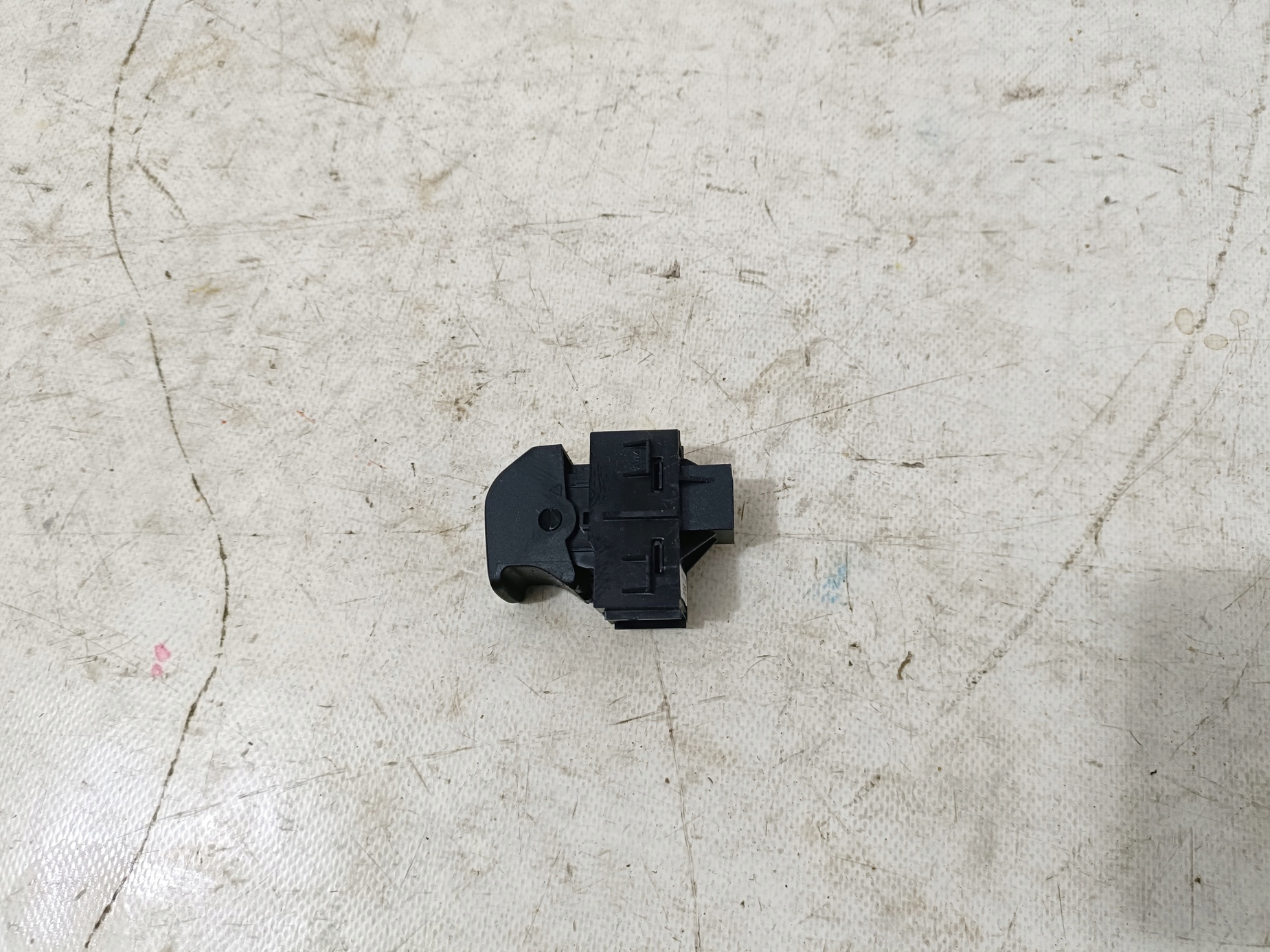 CADILLAC ESCALADE IV 15- switch brakes 23470329