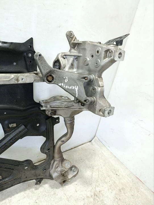 Усилитель Bentley BENTAYGA 2017 с спереди 4M0399345