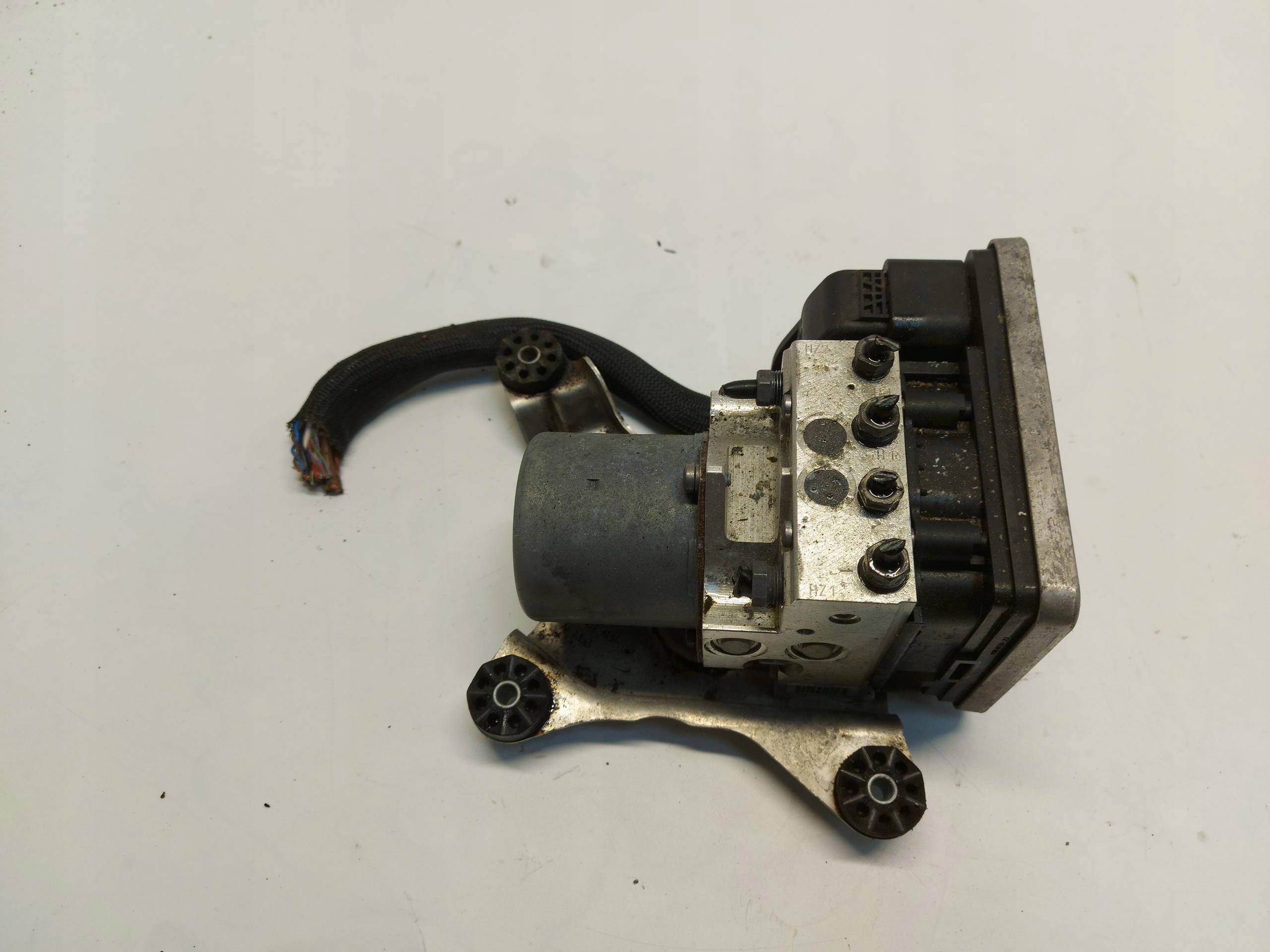 BMW G30 530e pump ABS control unit 6892279