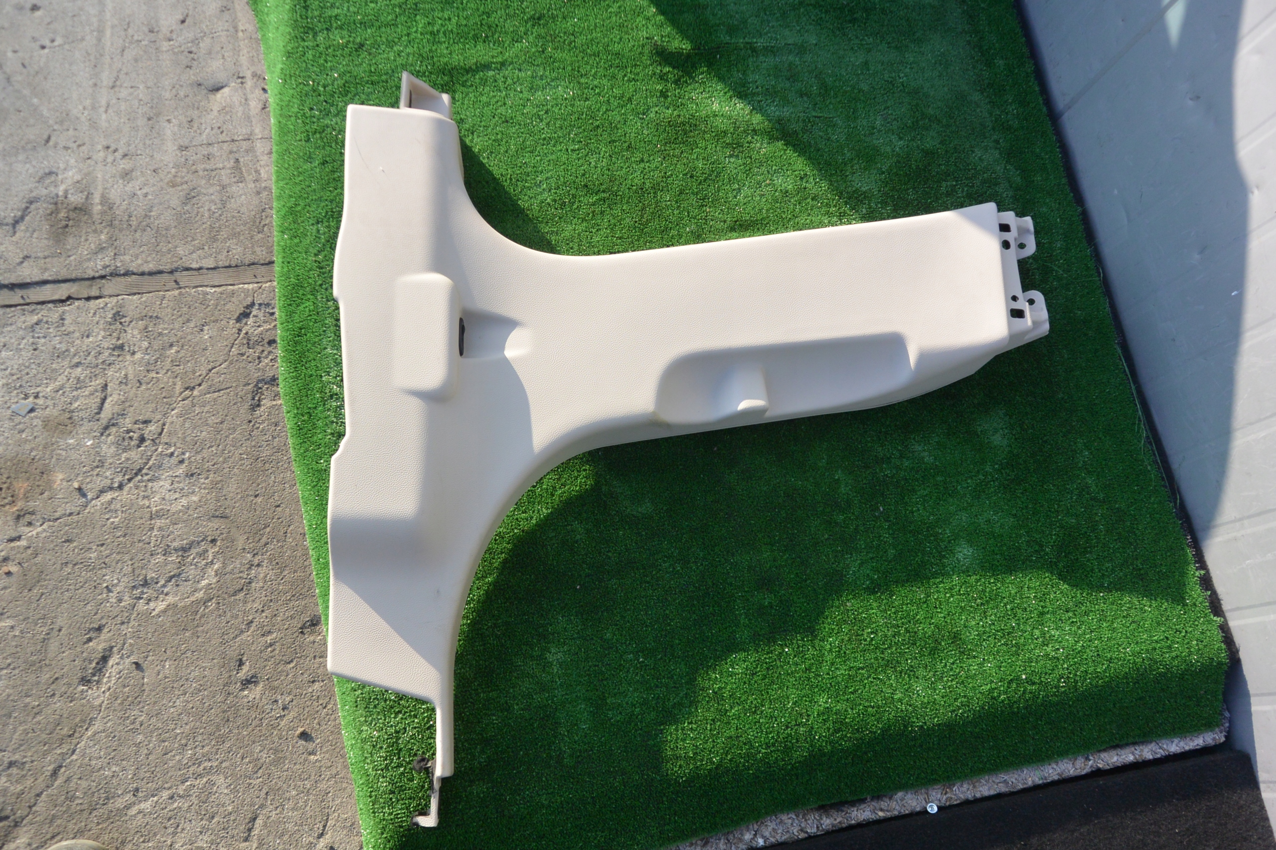 КРЫШКА СТОЙКИ ЦЕНТР ЛЕВЫЙ MASERATI QUATTROPORTE VI