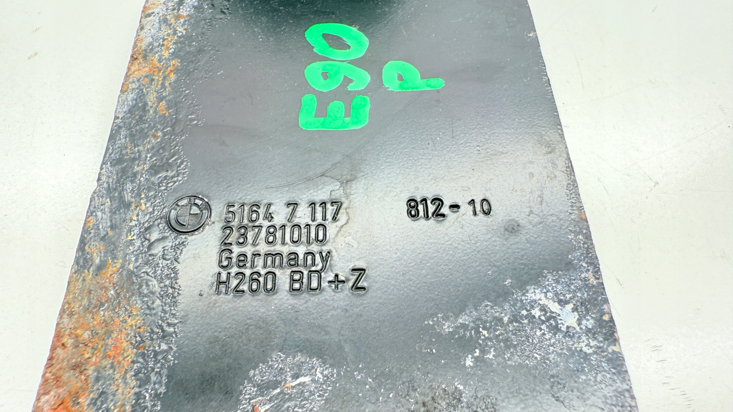 BMW E90 E91 E92 E87 Halter Halter des Kühlers rechts 7591647