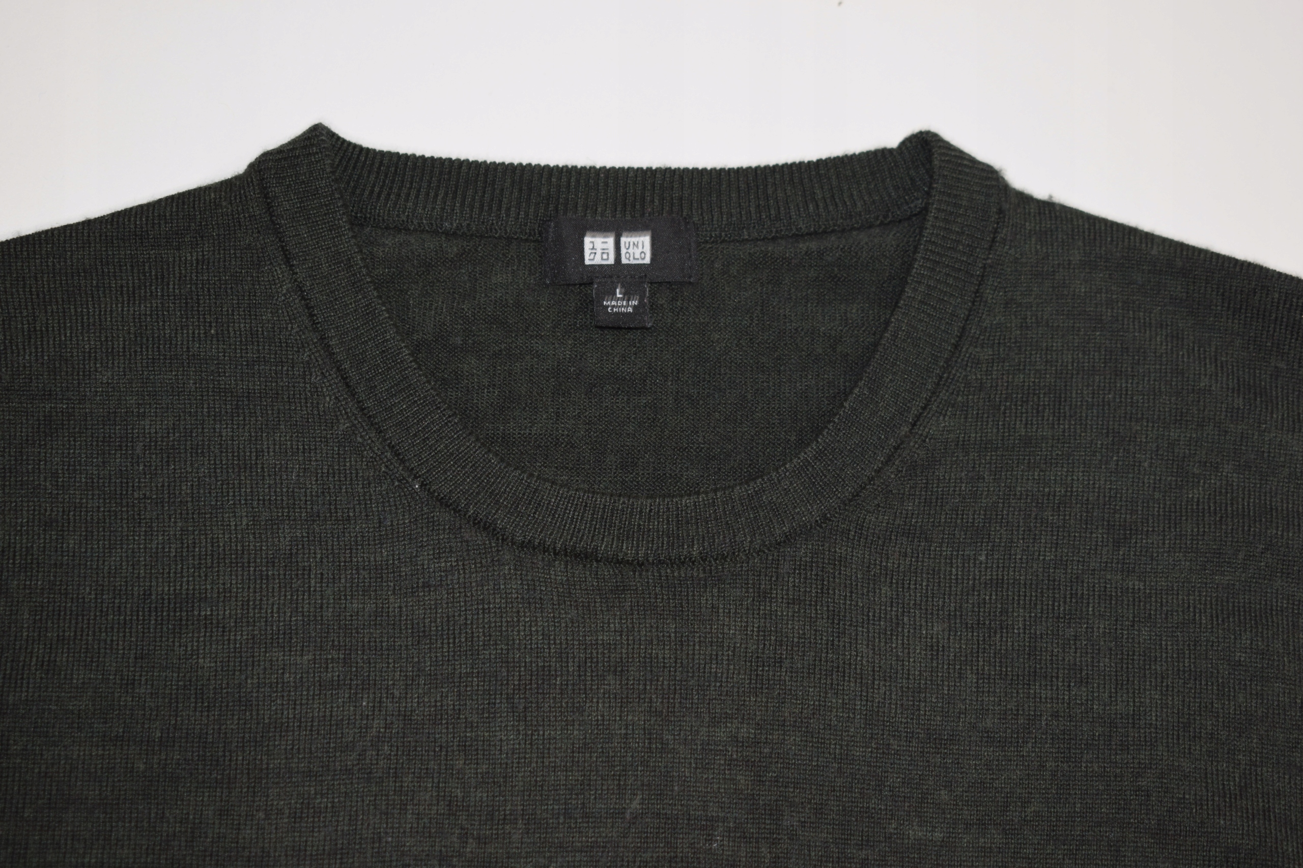 MĘSKI SWETER UNIQLO 100%MERINO WOOL ROZ.L Rodzaj bez kaptura wkładane przez głowę