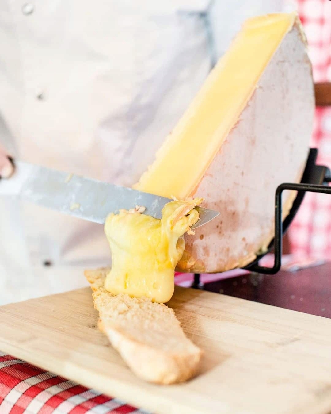 Ser Francuski Raclette Aop Tradycyjny francuski ser do topienia 1 kg