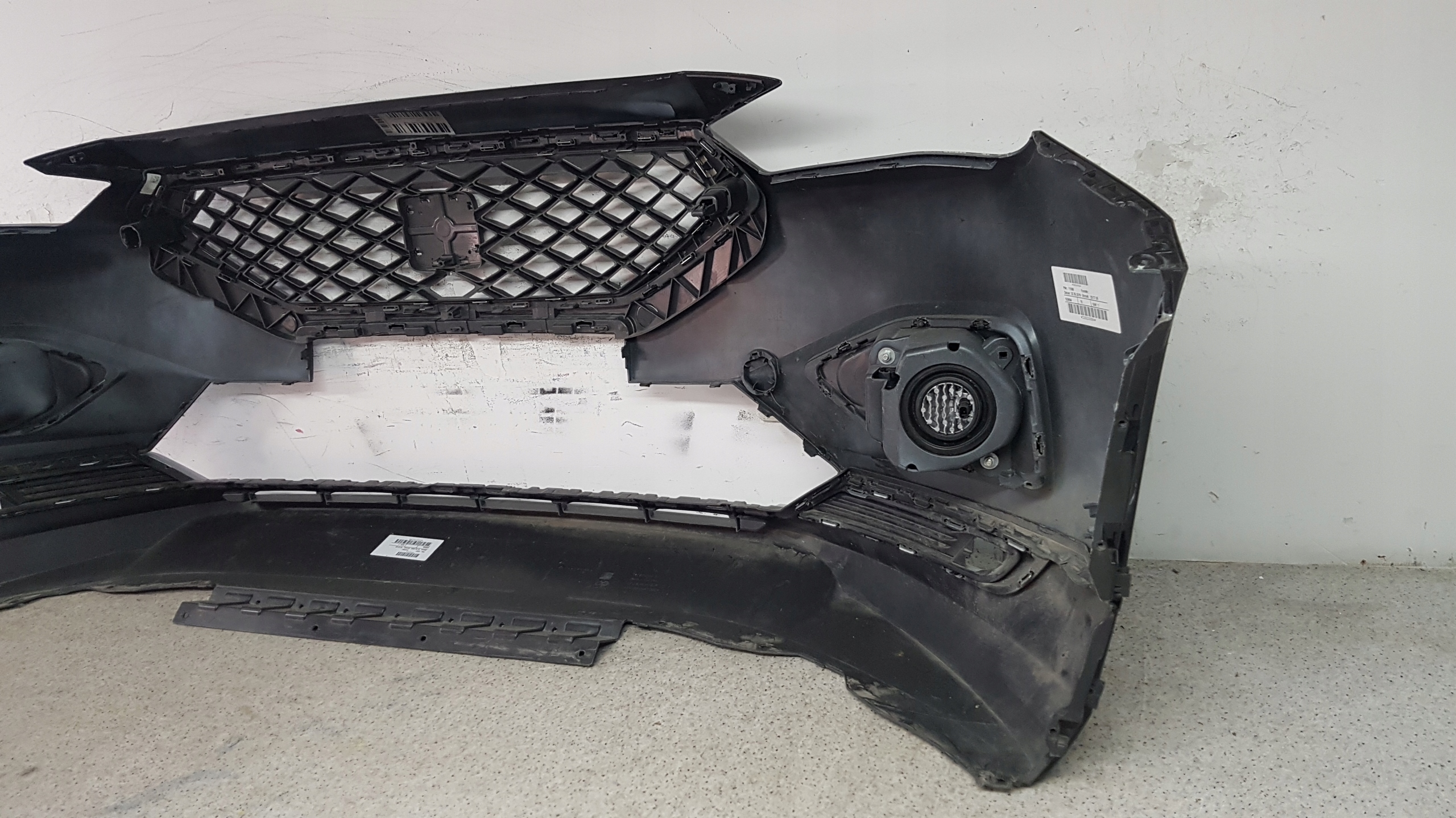 SEAT TARRACO nárazník předek 8017