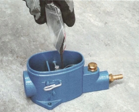 PRZYRZAD DO CZYSZCZENIA SWIEC ZAPLONOWYCH EAN 5018341771119