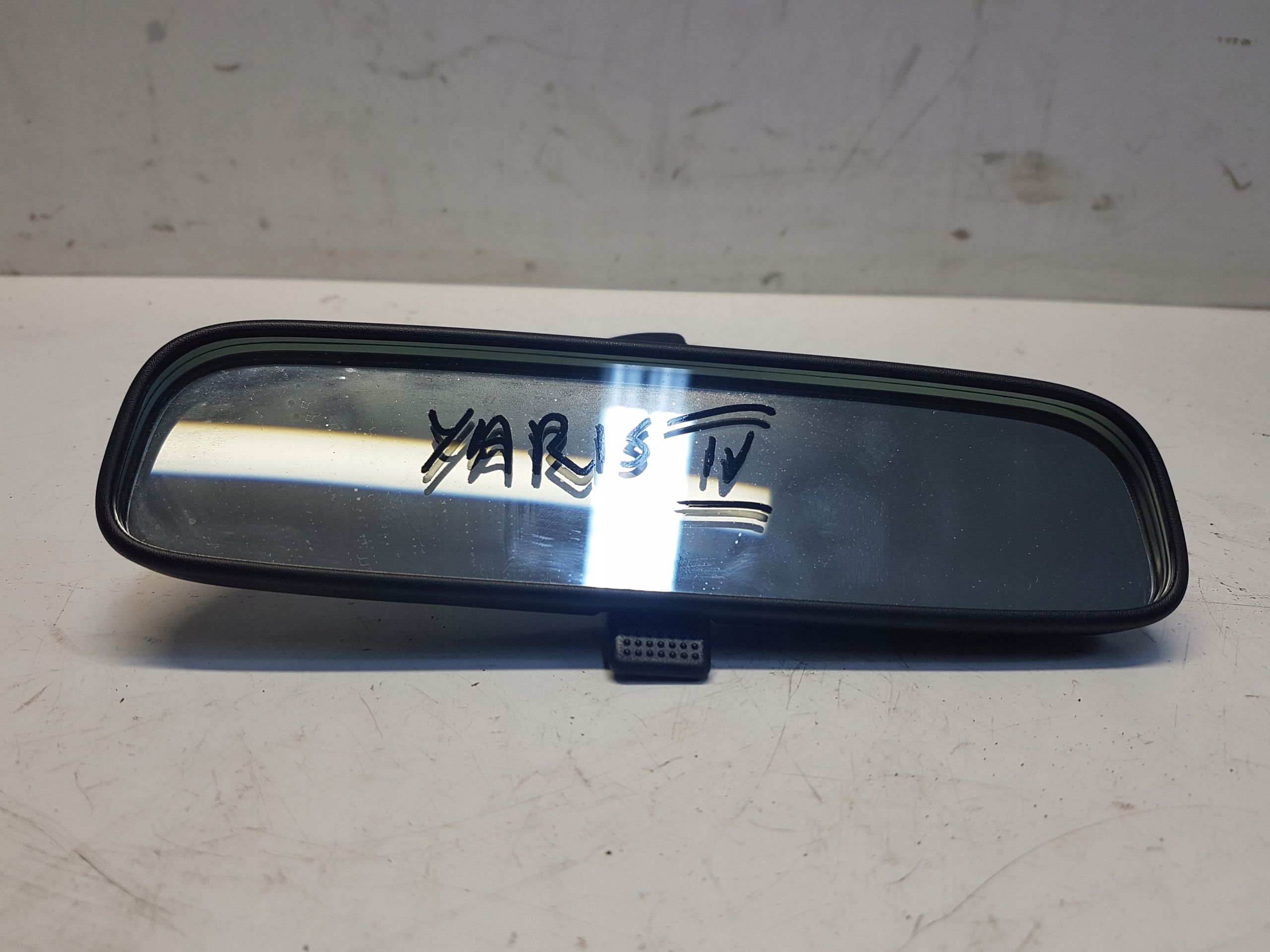 Yaris IV P21 внутреннее зеркало заднего вида 7225867G