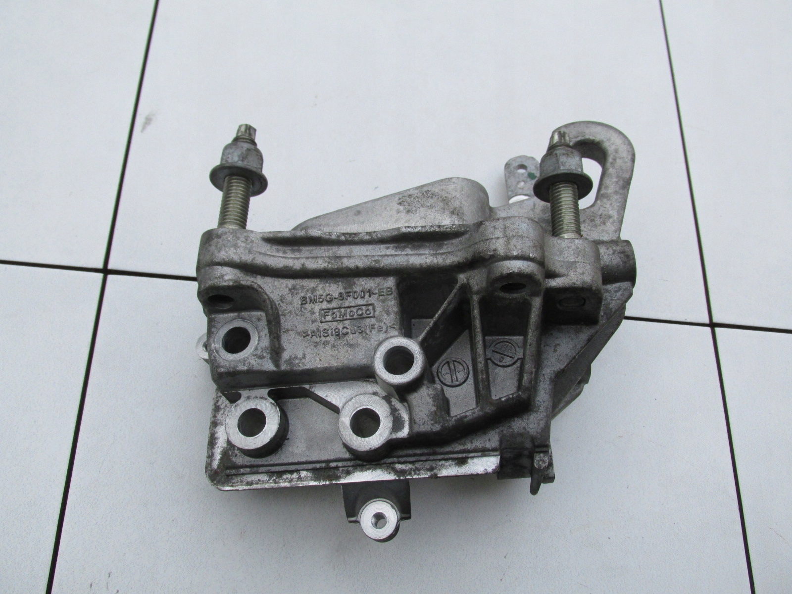 BM5G-6F001-DB BM5G-6F001-EB - ЛАПА ПОДУШКИ ДВИГАТЕЛЯ 1,6 ECOBOOST FOCUS 3 C-MAX 2