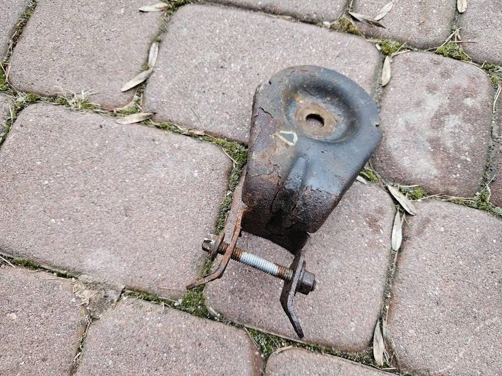 bracket holder of a bumper front sanek console Opel Zafira C
