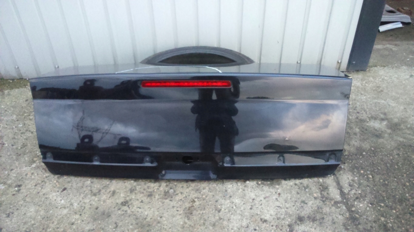VECTRA C 02-05 KLAPA TYLNA SEDAN USZKODZONA
