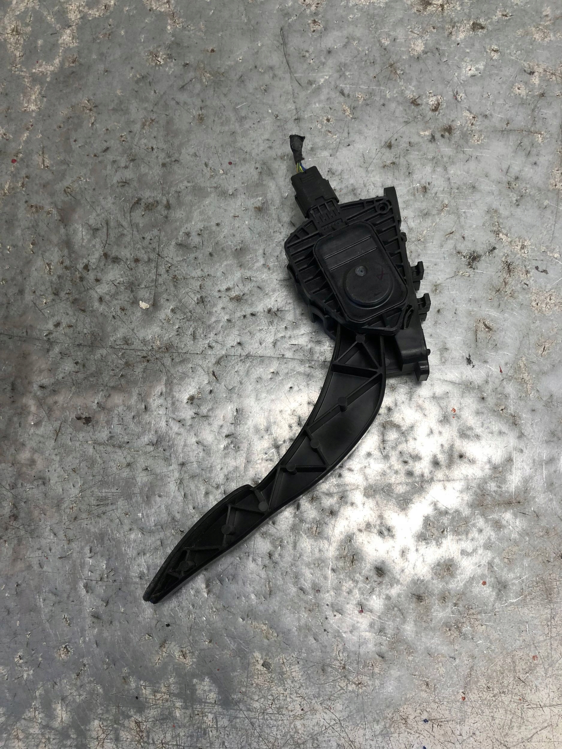 Gaspedal potentiometer FORD S-MAX MK2 9F836