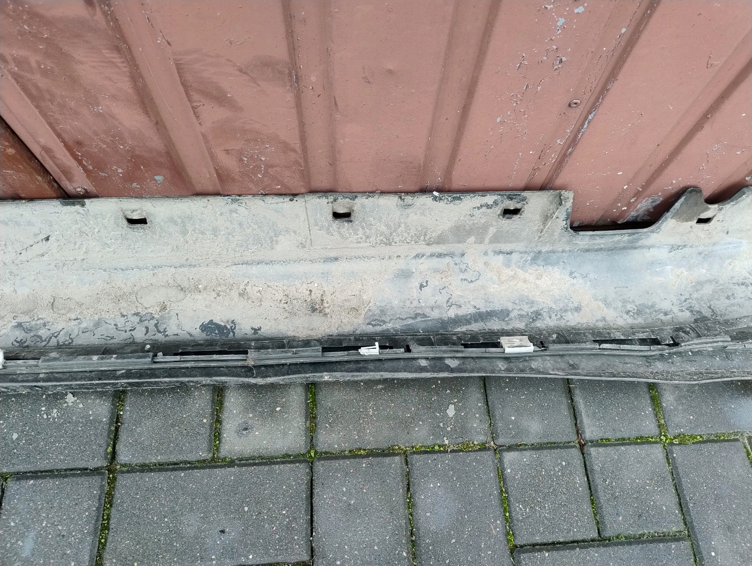 lišta prahová levá BMW 3 E90 E91 07- 8041843