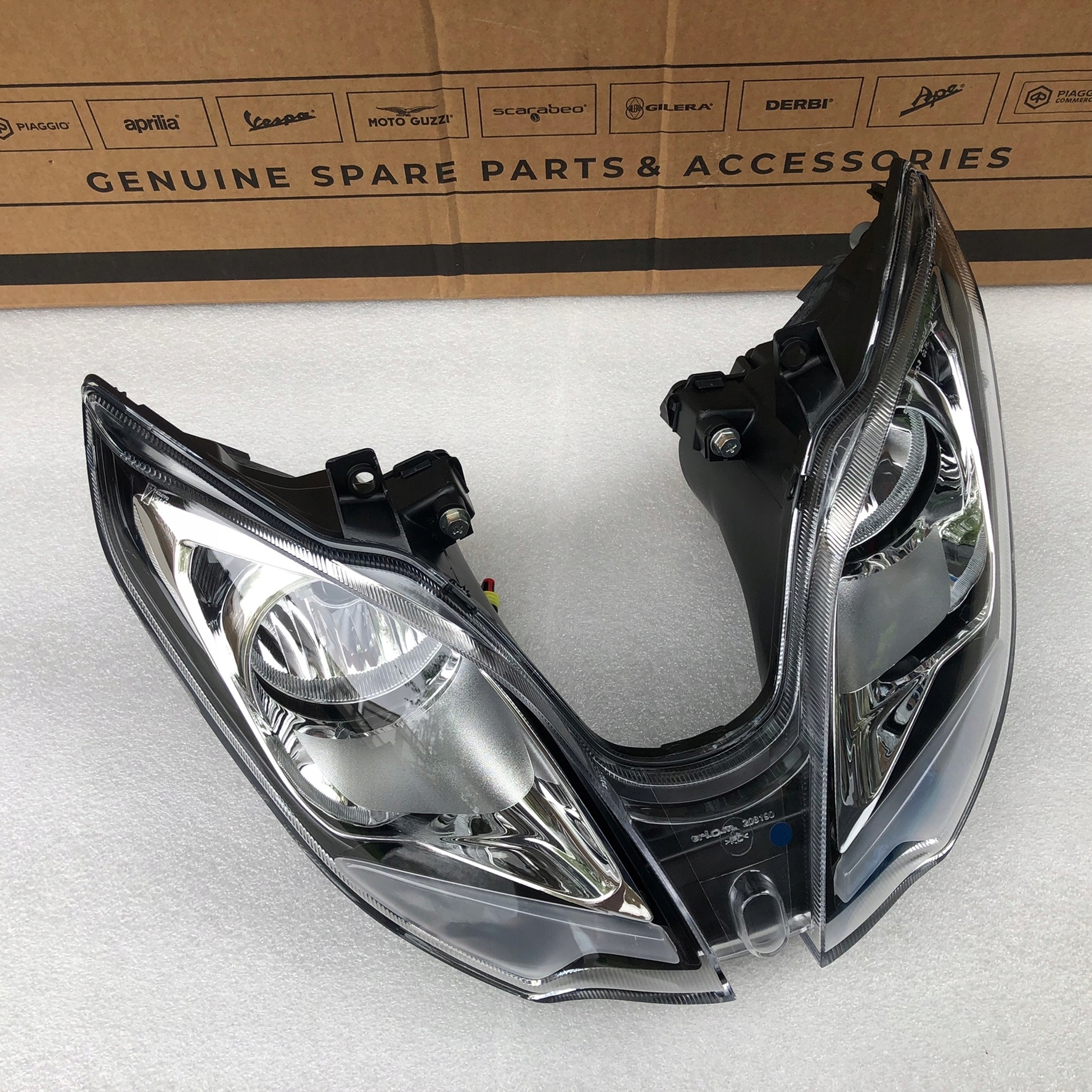 Piaggio MP3 Led 18-22 reflektor lampa 350 400 500 Nový originál