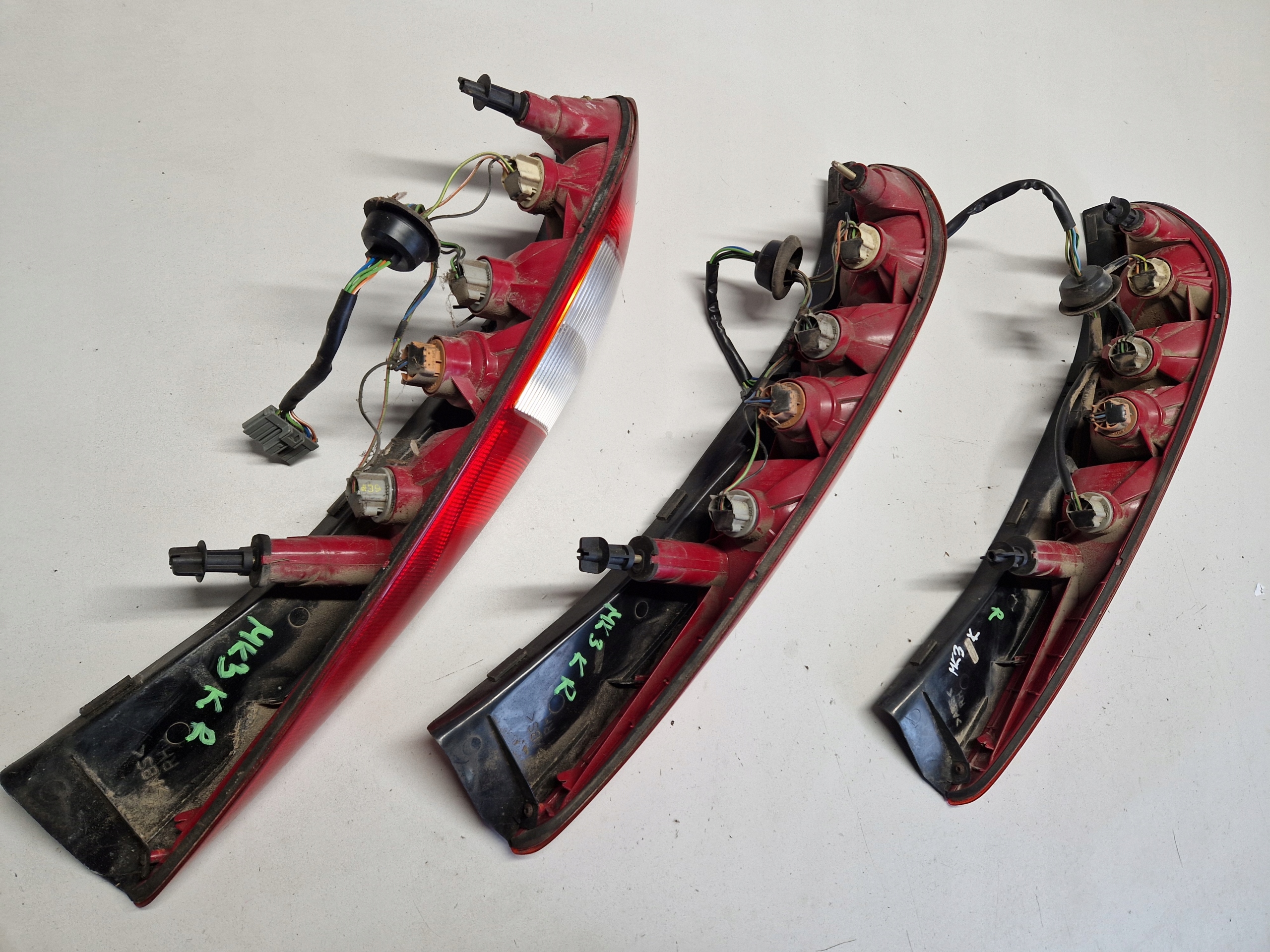 FORD MONDEO MK3 KOMBI light right rear part CALA LADNA