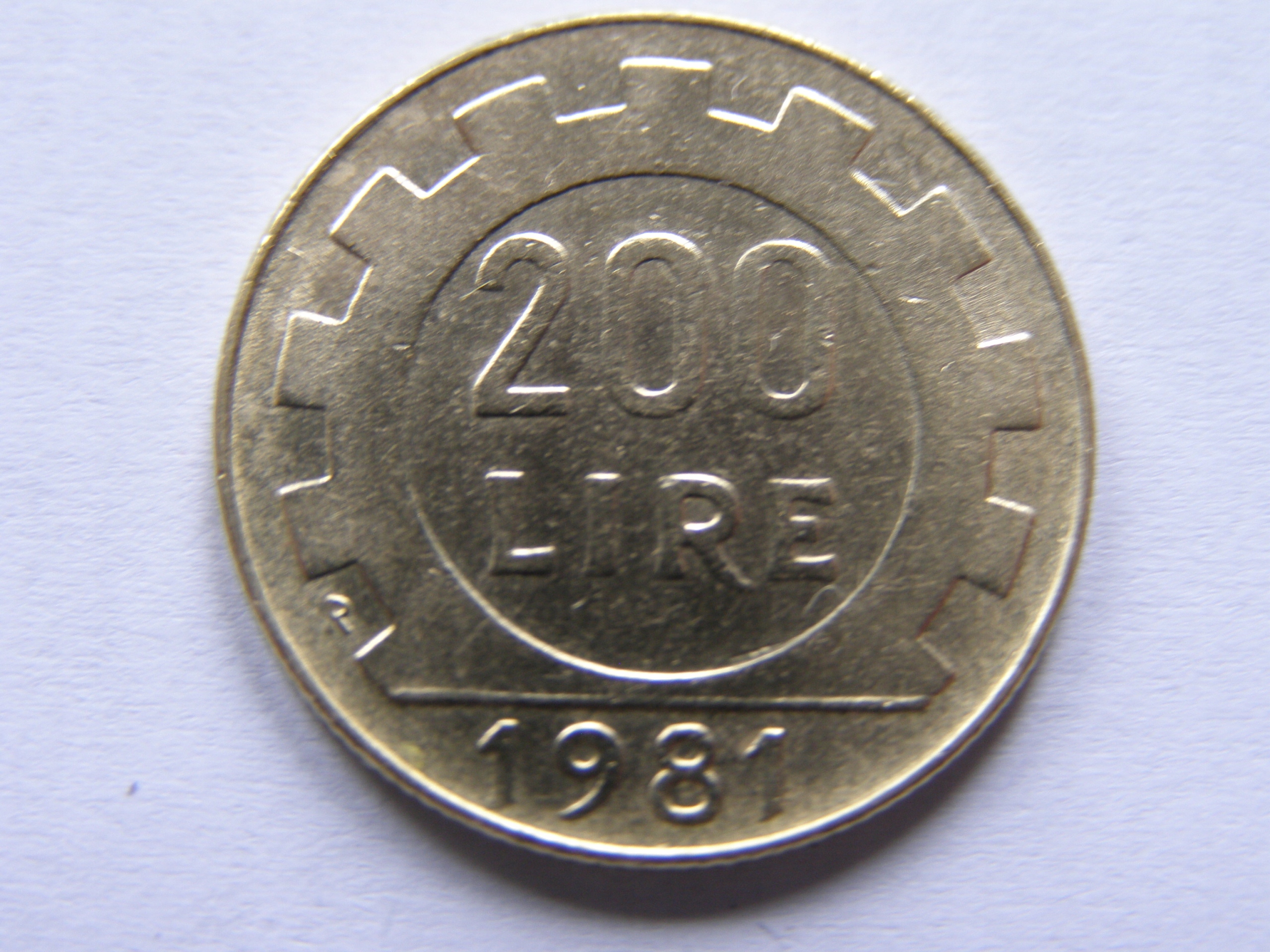 WŁOCHY ITALIA 200 LIRA 1981 ROK !!!!!!!!!!!!! 0238