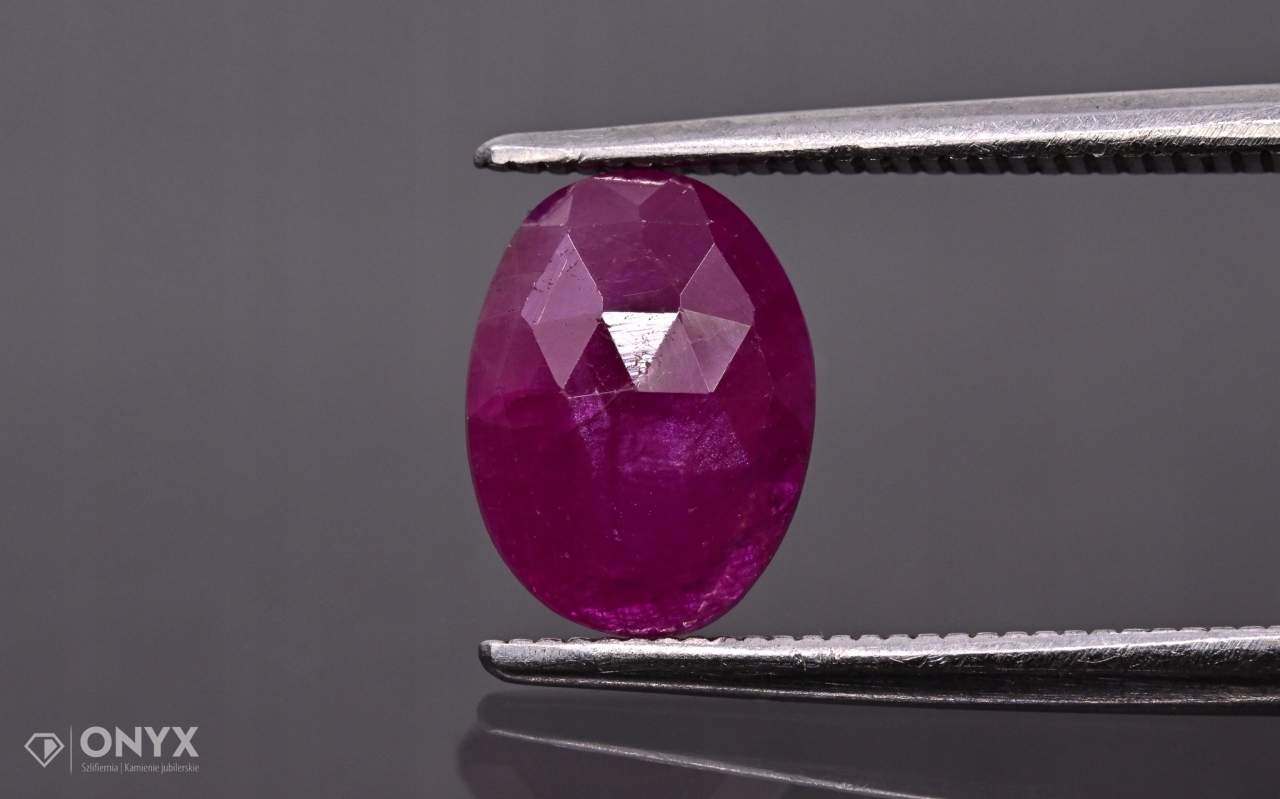 Rubín fazetovaná rozeta ovál 8,2x6,2 mm