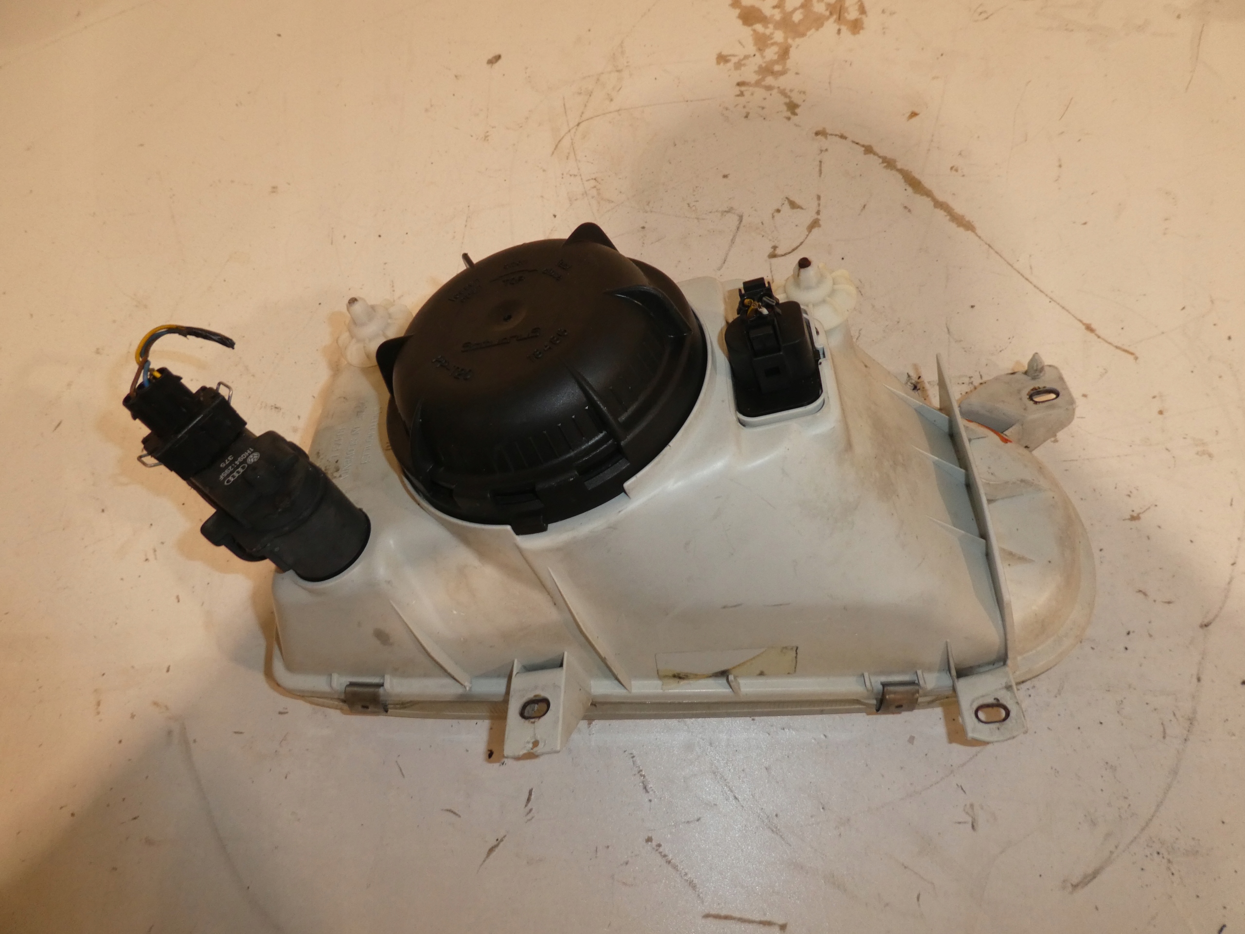 light front left VW GOLF III