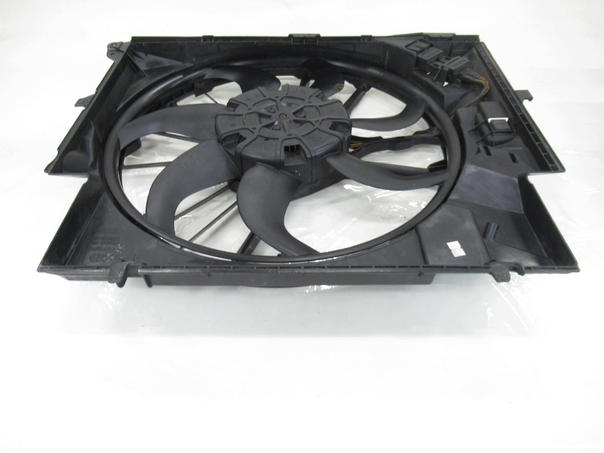 radiator fan condenser fan BMW e82 e84 ee88 e90 e91 e92 e93 7545366