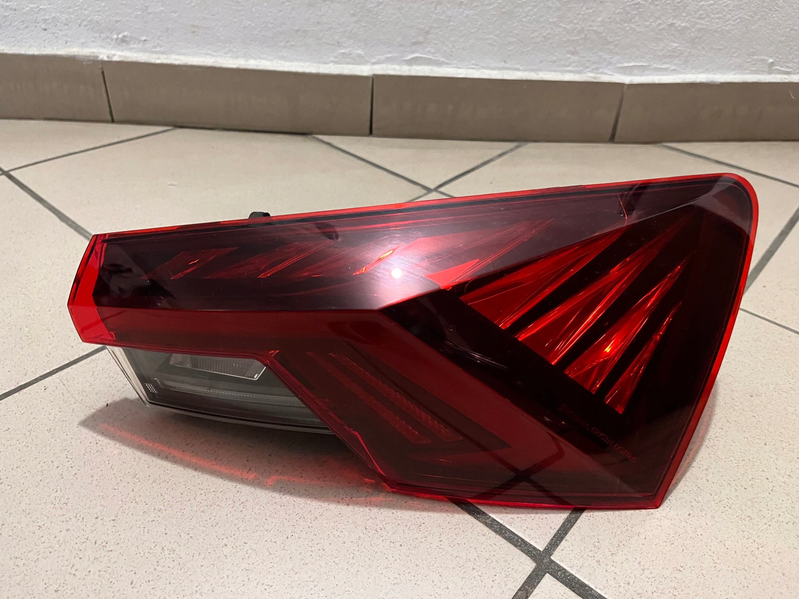 SKODA OCTAVIA IV 4 LED 5E3 LAMPA TYLNA TYŁ PRAWA