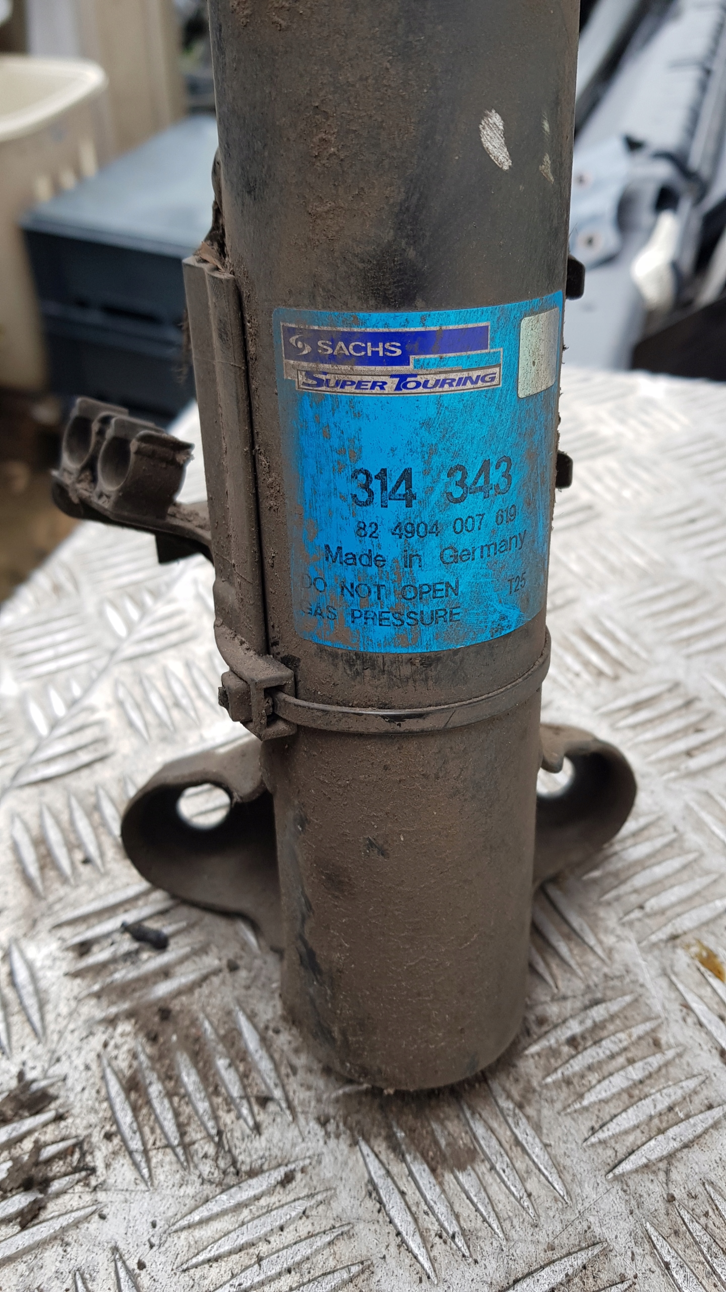 MERCEDES W212 2.2 CDI shock absorber left right front spring
