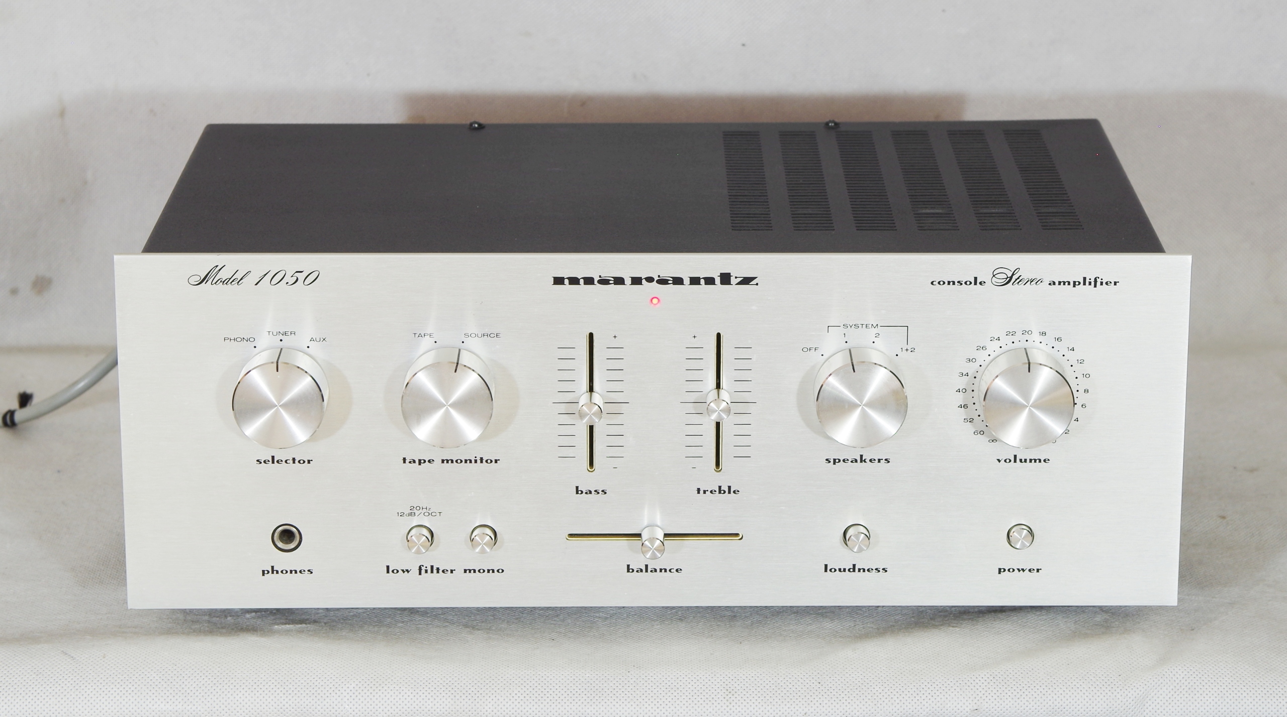 Marantz Model 1050, dobry wzmacniacz vintage, nr 2 Marka Marantz