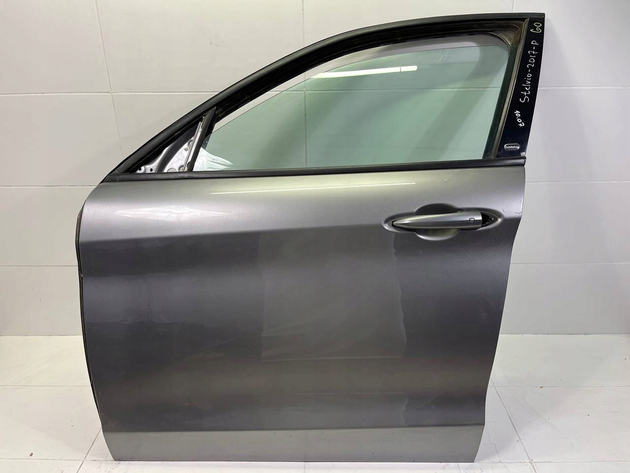 door front left side Alfa Romeo Stelvio 2017